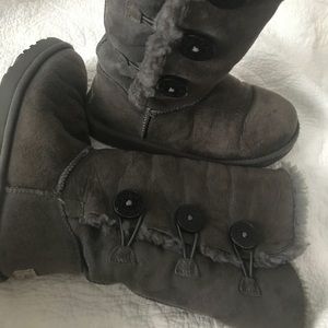 Grey button uggs